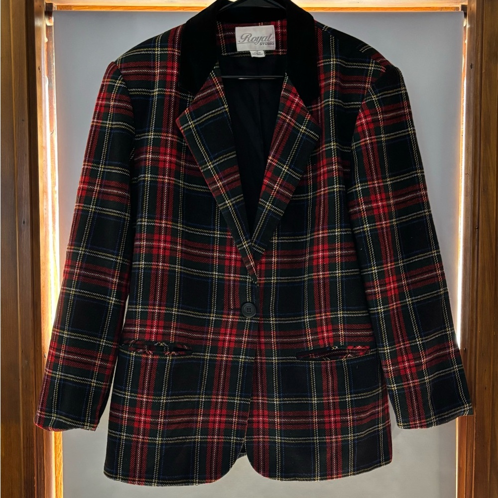 Plaid Blazer with Velvet Collar. Size 14.